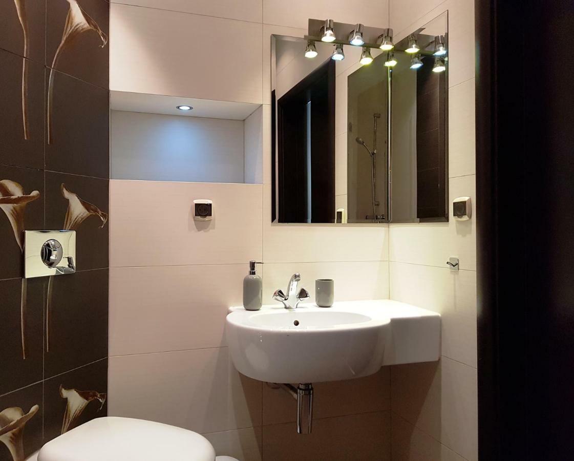 Apartament "Cleopatra 5" Przy Rynku Z Parkingiem, Faktury Vat Apartman Kielce Kültér fotó