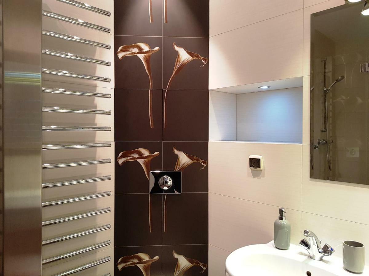 Apartament "Cleopatra 5" Przy Rynku Z Parkingiem, Faktury Vat Apartman Kielce Kültér fotó