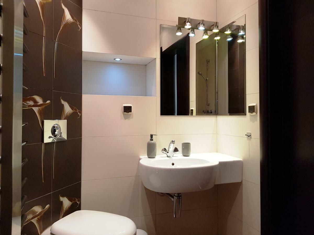 Apartament "Cleopatra 5" Przy Rynku Z Parkingiem, Faktury Vat Apartman Kielce Kültér fotó