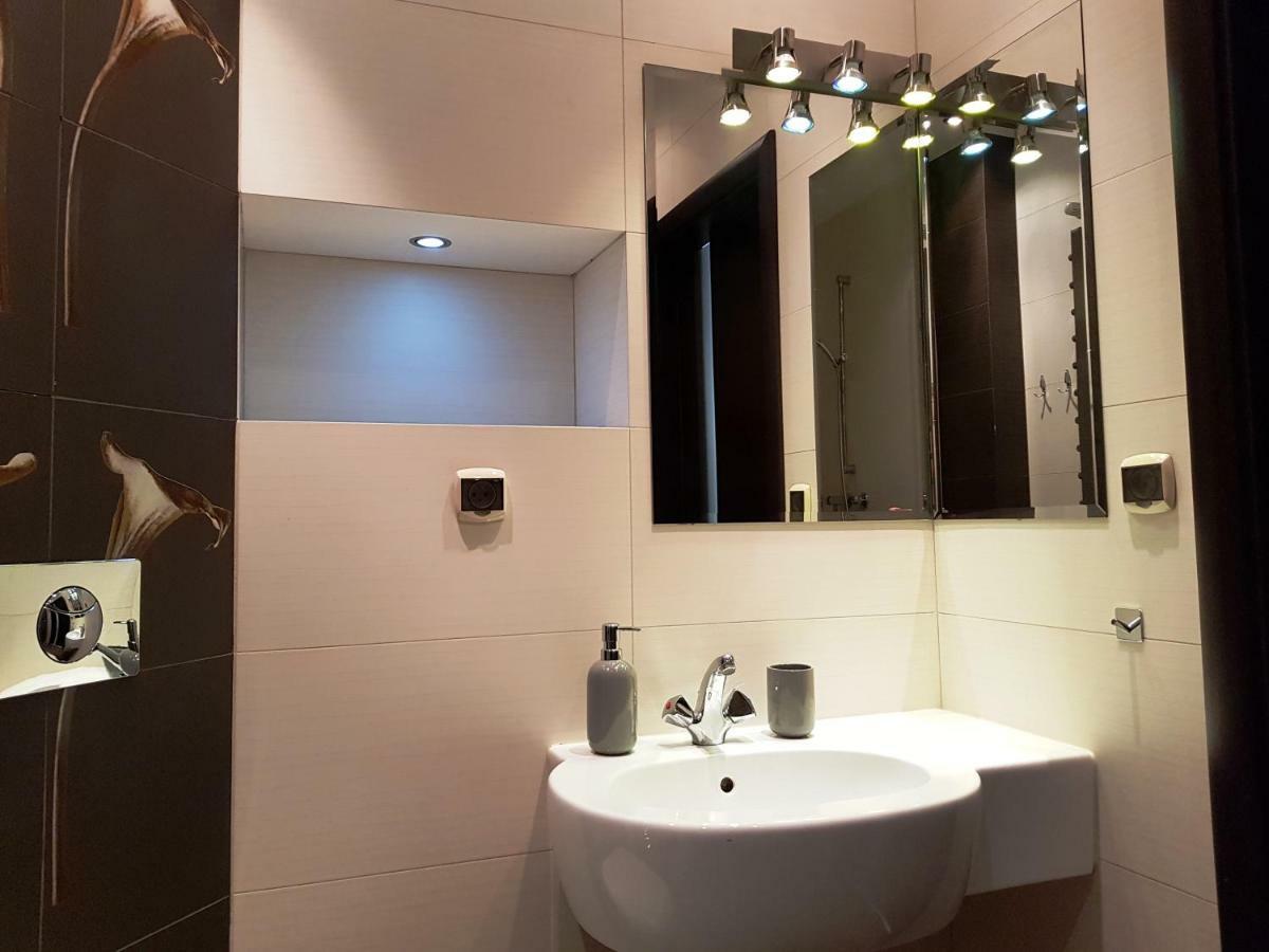 Apartament "Cleopatra 5" Przy Rynku Z Parkingiem, Faktury Vat Apartman Kielce Kültér fotó
